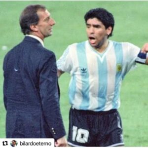 Federico D'Elía Instagram - #Repost @bilardoeterno with @make_repost
・・・
Ya se puede contar.
.
Carlos, ya sabe lo de Diego.
.
El día del estreno, Carlos vio los 4 capitulos con su hija Daniela al lado.
.
Sonrío con las palabras del Cholo, se emocionó con Pacha.
.
El el último capítulo se conmovió con la canción "me olvidé de vivir" y lagrimeo con la noticia de Diego.
.
Carlos se encuentra bien y muy acompañado por su familia.
.
.
No hay mucho mas para decir.
.
.
.
.
.
.
.
.
.
.
.
.
.
.
#Bilardo #BilardoEterno #carlossalvadorbilardo #carlosbilardo #maradonaeterno #diegomaradona #diegoarmandomaradona #maradona #argentina