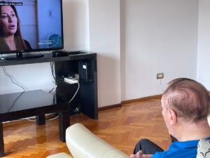 Federico D'Elía Instagram - Carlos Bilardo mirando la docu serie #bilardoeldoctordelfútbol , le encanta y nos encanta ❤️😍 @hbomaxla @zonenaka @sebameschen @aleturner68 @carucha_dejtiar @zeppelin.studio.latam @sebagandara #agustinmartinez