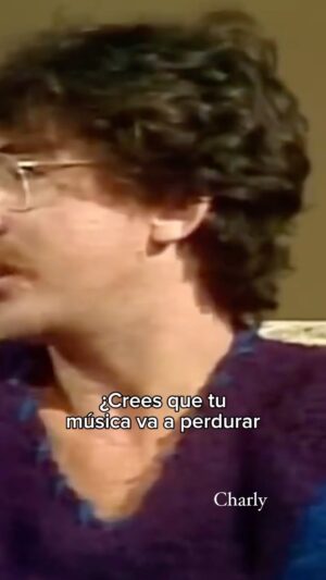 Federico Olivera Instagram - En tiempos de odio y de descalificaciones me crucé con este video que me impactó en el cual suceden muchas cosas a la vez:  Unos señores con corbata atacan a Charly. Charly intenta ponerle humor a la ridiculez del ataque. Los señores insisten en el ataque citando conceptos que supuestamente dijo una autoridad autorizada. Charly explica y defiende lo que no tendría que explicar en un mundo lógico. Charly es Charly y  encuentra rendijas para resignificar las acusaciones y encasillamientos y nos deja un mensaje que atraviesa el tiempo.