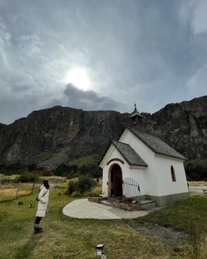 Federico Olivera Instagram - Capilla de los escaladores.
El Chalten 

@chaltensuiteshotel 

#patagoniaargentina