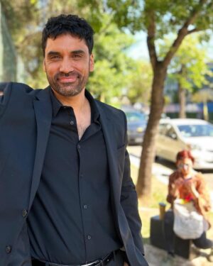 Felipe Contreras Instagram - Día lunes soleado!! Se graba en la calle con toda la actitud ☀️😎
.
.
¿ Que foto les gusta más ? Leo todos los comentarios y respondo los más creativos 😜 📸💥
.
.
Buena semana para todos 🌟 ✌️💫
