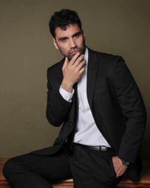 Felipe Contreras Instagram - Todo nuevamente comienza a ser un  @juegodeilusiones.tv ⭐️💫 Estas fueron las primeras fotos de Ignacio y por acá seguimos contando esta intrigante historia !! ✌️😉
.
.
¿La están viendo? Gracias por todo el interés, las muestras de cariño y la buena onda en la calle !! 
.
.
@teleseries_mega 💫 
#juegodeilusiones