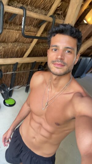 Felipe Gomes Instagram - DO IT NOW.
Sometimes later becomes never.
.
.
.
.
#beach # workout #life #love #abs