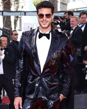 Felipe Gomes Instagram - Honored to be invited to walk on the red carpet to attend a movie premiere at the 75th CANNES Film Festival in my @michael5inco tux.

#cannes #filmfestival #moradordomundo #seguimos #redcarpet #model