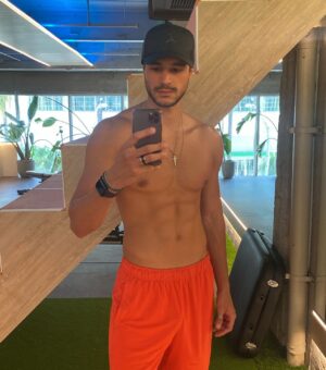 Felipe Gomes Instagram - @gymage_miami 💪 ✅ 
.
.
.
.
#miami #gym #abs #workout #male