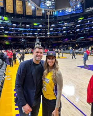 Felipe Reyes Instagram - Hoy cumple 39 años la mujer que me hace el hombre más feliz del mundo, mi mejor amiga y la mejor madre que puedan tener mis hijos. Muchas felicidades mi amor! Te quiero con locura 😍😍