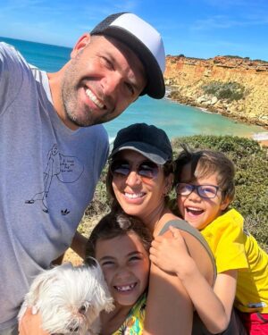Felipe Reyes Instagram - Hoy cumple 39 años la mujer que me hace el hombre más feliz del mundo, mi mejor amiga y la mejor madre que puedan tener mis hijos. Muchas felicidades mi amor! Te quiero con locura 😍😍