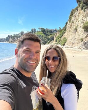 Felipe Reyes Instagram - Hoy cumple 39 años la mujer que me hace el hombre más feliz del mundo, mi mejor amiga y la mejor madre que puedan tener mis hijos. Muchas felicidades mi amor! Te quiero con locura 😍😍