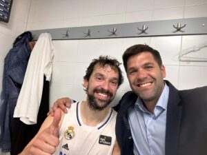 Felipe Reyes Instagram - Pues me parece a mi que este tío de aquí va a batir todos mis récords en el @realmadridbasket… Enhorabuena Sergi!! 👏🏻👏🏻👏🏻👏🏻