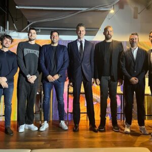 Felipe Reyes Instagram - Muchas gracias Pau #familia ##retiradacamisetapau