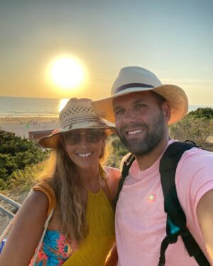 Felipe Reyes Instagram - Hoy cumple 38 años la mujer más maravillosa que conozco y que me hace ser el hombre más feliz y afortunado del mundo. Muchas felicidades mi amor. #tequiero❤️ @kireniacabrera