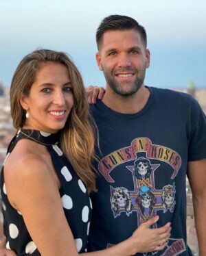 Felipe Reyes Instagram - Hoy cumple 38 años la mujer más maravillosa que conozco y que me hace ser el hombre más feliz y afortunado del mundo. Muchas felicidades mi amor. #tequiero❤️ @kireniacabrera