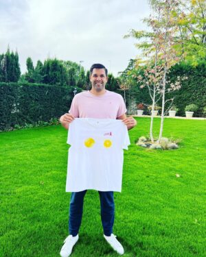 Felipe Reyes Instagram - Hoy, día mundial contra el cáncer de mama, me sumo a esta campaña LIMONES ESPAÑA @thelemonage_es ,poniendo toda la #ACTITUDLIMON para dar fuerza a todas las mujeres que han pasado o pasan esta enfermedad y  recordar la importancia de “explorar tus limones” para prevenirla. 

#welcometothelemonage #bienvenidoalalemonage #thelemonage #actitudlimon #thelemonageofhope #ad