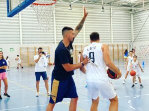 Felipe Reyes Instagram - 1ª semana del campus Felipe Reyes ✅ Hoy el invitado sorpresa ha sido el gran @willyhernangomez 💪🏻💪🏻