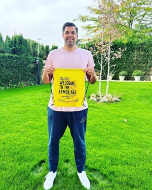 Felipe Reyes Instagram - Hoy, día mundial contra el cáncer de mama, me sumo a esta campaña LIMONES ESPAÑA @thelemonage_es ,poniendo toda la #ACTITUDLIMON para dar fuerza a todas las mujeres que han pasado o pasan esta enfermedad y  recordar la importancia de “explorar tus limones” para prevenirla. 

#welcometothelemonage #bienvenidoalalemonage #thelemonage #actitudlimon #thelemonageofhope #ad