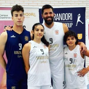 Felipe Reyes Instagram - 1ª semana del campus Felipe Reyes ✅ Hoy el invitado sorpresa ha sido el gran @willyhernangomez 💪🏻💪🏻