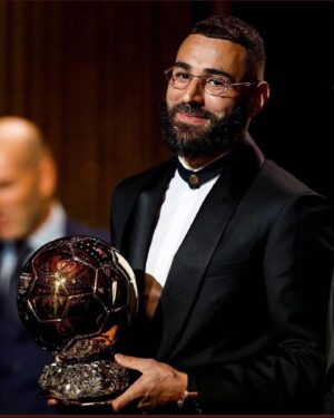 Felipe Reyes Instagram - Enhorabuena @karimbenzema por ese Balón de Oro tan merecido y a @thibautcourtois por ser elegido el mejor portero del mundo 🙌🏻🙌🏻🙌🏻