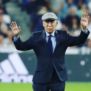 Felipe Reyes Instagram - Descansa en paz Leyenda 🙏🏻