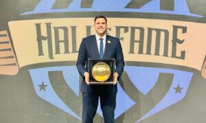 Felipe Reyes Instagram - ✨️ Ayer fue un día inolvidable. Estoy muy orgulloso de pertenecer al #halloffame de @baloncestoesp 🏀 en su centenario 💯. Un sueño 💫 que jamás habría imaginado.