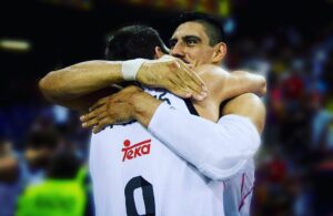 Felipe Reyes Instagram - El baloncesto me ha dado grandes amigos pero tú @ayongustavo14 eres de los q dejan huella. Me siento muy orgulloso de haber jugado y luchado a tu lado. Mucha suerte en esta nueva etapa. Te quiero Gus