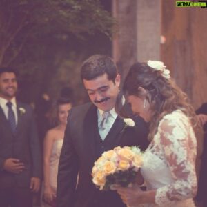 Felipe Torres Instagram - Ao som de Nina Simone, à 10 anos atrás tive a honra do sacramento do matrimônio com uma mulher maravilhosa, @carlabassitt 
Ela me escolheu, melhor, nos escolhemos.
Carla foi luz na minha desde que nos conhecemos. Eu era um adolescente tardio quando a conheci. Aprendi ao seu lado muito coisa, tanta que não dá pra listar.
Ela esteve do meu lado nos momentos felizes e nos difíceis. 
Eu só quero agradecer a Carla o amor, e a nova vida que me proporcionou.
Eu te AMO MUITO, ❤️e por ser recíproco esse amor, hoje o legado desse amor é eternizado na nossa melhor criação nessa existência, Mia.
Te amo, te amo, te amo, por mais e mais 10 anos.