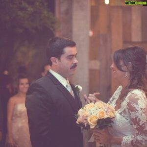 Felipe Torres Instagram - Ao som de Nina Simone, à 10 anos atrás tive a honra do sacramento do matrimônio com uma mulher maravilhosa, @carlabassitt 
Ela me escolheu, melhor, nos escolhemos.
Carla foi luz na minha desde que nos conhecemos. Eu era um adolescente tardio quando a conheci. Aprendi ao seu lado muito coisa, tanta que não dá pra listar.
Ela esteve do meu lado nos momentos felizes e nos difíceis. 
Eu só quero agradecer a Carla o amor, e a nova vida que me proporcionou.
Eu te AMO MUITO, ❤️e por ser recíproco esse amor, hoje o legado desse amor é eternizado na nossa melhor criação nessa existência, Mia.
Te amo, te amo, te amo, por mais e mais 10 anos.
