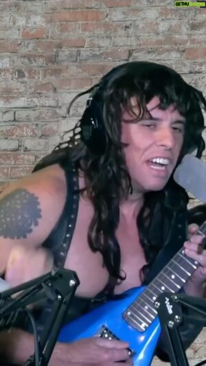 Felipe Torres Instagram - E aí, duelo de guitarras 🎸 vc é team MASSACRATION ou team MATANZA ?! 
O bicho pegou 🔥 vídeo completo no YouTube