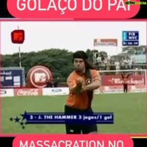 Felipe Torres Instagram - Toda arte e malemolência do futebol carioca!
Jogada começa com passe de @suplaoriginal para o craque, que arranca em direção ao gol, passando fácil pela marcação mutante do Wolverine paulista, @oficialnasi , tabelando com o parceiro de miliduque de peladas pelo Brasil e mundão de meu Deus @adrianosilva79 
Gol do @massacrationoficial 
Golaço, com comemoração sacanageira.
Isso tudo no @rockgol25 vídeo do @arquivorockgol 
#massacration #hermeserenato #rockgol