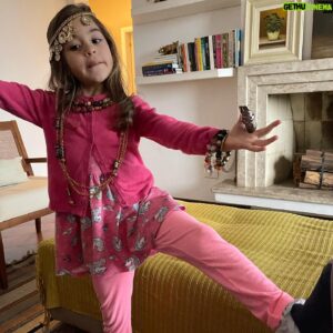 Felipe Torres Instagram - 5 anos da minha mais bela co-criação nessa existência.
Mia, eu só posso agradecer a dádiva de ser seu pai.
Estarei ao seu lado SEMPRE!

❤️🙏