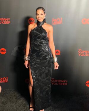 Felisha Terrell Instagram - It was EVERYTHING and more! @companyyoukeepabc premiere💫❤️

Big thank you to @svint.jvmes for this Styling🔥🔥🔥

Dress: @katiemaycollection 
Earrings: @justineclenquet 
Bangles: @alexisbittar 
Shoe: @gucci
Skin:  @emilymontagueskin