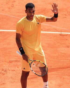 Félix Auger Aliassime Instagram - First win on the dirt of 2024 felt pretty nice 🧱🧡👊🏽
Let’s go 

📸: Valery Hache