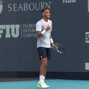 Félix Auger Aliassime Instagram - Felix goes AIRBORNE ✈️ 

#tennis #tennistv #atptour #miamiopen #instasports