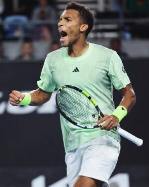 Félix Auger Aliassime Instagram - Happy to close today out with a round ✌🏽win 😄🇦🇺

Staying locked in for another opportunity 🔜💪🏽💥

📸: William West | Julian Finney | @australianopen