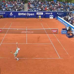 Félix Auger Aliassime Instagram - From the brink 💪🏼 @felixaliassime survives a match point and defeats Marterer 6-7 7-6 7-6 in 3 hours 30 to advance in Munich! 

#tennis #atptour #tennistv #bmwopen