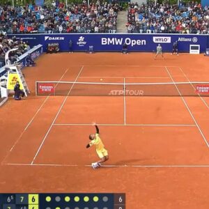 Félix Auger Aliassime Instagram - From the brink 💪🏼 @felixaliassime survives a match point and defeats Marterer 6-7 7-6 7-6 in 3 hours 30 to advance in Munich! 

#tennis #atptour #tennistv #bmwopen