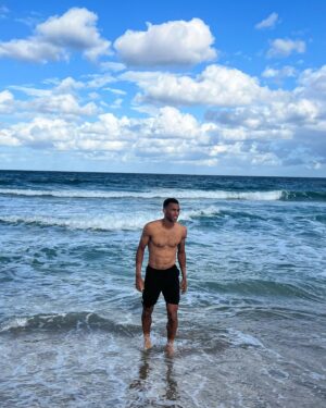 Félix Auger Aliassime Instagram - See you next time Miami 👋🏽🌆🏖

Special thank you to @eastmia for the most comfortable stay that I look forward to coming back to every year 🙌🏽😌🙏🏽

📸: #10 @atptour