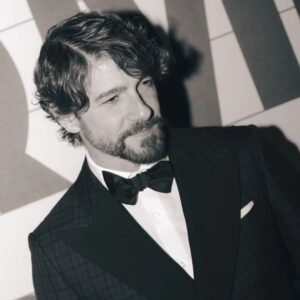 Félix Gómez Instagram - #GQMOTY2023 ... @gqspain la ha vuelto a liar. Anoche entregó sus premios #HombresDelAño y nos juntó a un grupo, que ya es familia,  para celebrar la #UltraBelleza . Noche divertida llena de disfrute y alegría.

Y claro para una ocasión así, solo podía confiar el look a @landerurquijo . Es increíble cómo me tienes fichado, tu esmoquin fué un éxito!!

📸 de  @adriosphoto  y  @dorian.ph