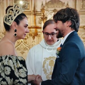 Félix Gómez Instagram - Los #YOSCAR ya son una realidad!!!
Con esta cara de felicidad llegamos al último capitulo de la temporada de @la_queseavecina . Para mí ha sido un lujo formar parte de ella, he disfrutado como un niño y estoy feliz de formar parte de esta locura maravillosa. Gracias compañeros, sois lo mas. @contuberniofilms !!

Ya tenéis la temporada completa en @primevideoes espero que la disfrutéis tanto como nosotros, es toda vuestra 😉!!