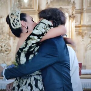 Félix Gómez Instagram - Los #YOSCAR ya son una realidad!!!
Con esta cara de felicidad llegamos al último capitulo de la temporada de @la_queseavecina . Para mí ha sido un lujo formar parte de ella, he disfrutado como un niño y estoy feliz de formar parte de esta locura maravillosa. Gracias compañeros, sois lo mas. @contuberniofilms !!

Ya tenéis la temporada completa en @primevideoes espero que la disfrutéis tanto como nosotros, es toda vuestra 😉!!