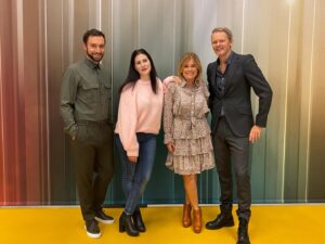 Felix Herngren Instagram - I vår kommer jag få vara med i The Masked Singer på TV4, med dom här underbara människorna! Er som känner mig fattar att jag INTE ska sjunga själv, utan snarare utnyttja min ansiktsblindhet till max.