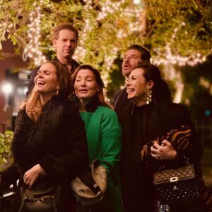 Felix Herngren Instagram - 🇺🇸 Hamilton, Amy Schumer live😂, mat🍸, prat och promenader i timmar med @mandyschulman @malinekluuund @alexschulman @siggeeklund @felixochpagge @claraherngren det är 5  det... tack kära ni! ❤️❤️❤️