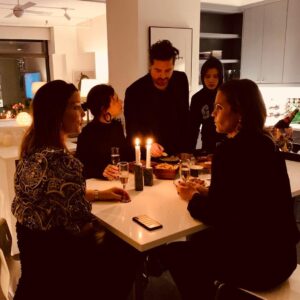 Felix Herngren Instagram - 🇺🇸 Hamilton, Amy Schumer live😂, mat🍸, prat och promenader i timmar med @mandyschulman @malinekluuund @alexschulman @siggeeklund @felixochpagge @claraherngren det är 5  det... tack kära ni! ❤️❤️❤️