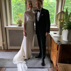 Felix Herngren Instagram - Fanny❤️William 
Minst sagt omtumlande när ens älskade barn gifter sig... All ❤️ & lycka till nya familjen från pappa och svärfarsan Felix