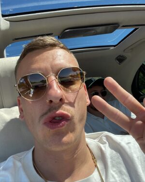 Felix Lobrecht Instagram - ALL YOU CAN FOTO. 
Im Juni neue Tix. 
📸 by: @hallomarvin