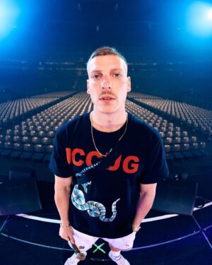 Felix Lobrecht Instagram - Anfang Juni kommen die Tickets für die #ALLYOUCANEAT Arenatour im Herbst. Bock?

📸 by: @hallomarvin