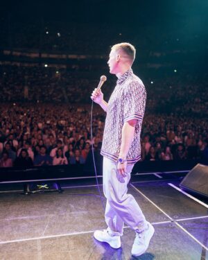 Felix Lobrecht Instagram - Anfang Juni kommen die Tickets für die #ALLYOUCANEAT Arenatour im Herbst. Bock?

📸 by: @hallomarvin