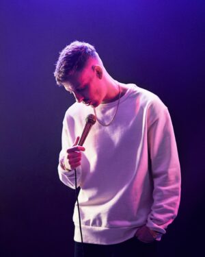 Felix Lobrecht Instagram - ⚡️🚀 ALL YOU CAN EAT 🚀⚡️

NEUES PROGRAMM // NEUE TOUR // NEUE TICKETS // ENDLICH ERSATZTERMINE FÜR DIE VERLEGTEN SHOWS. 

🚨🚨 ab 10.12.2021 🚨🚨

#ayce

📸 by: @hallomarvin