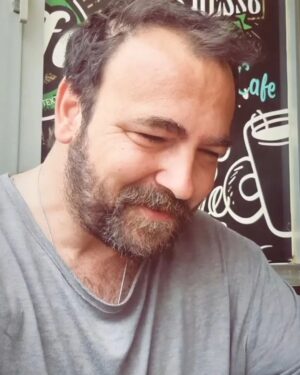 Ferdi Sancar Instagram - Mutlu huzurlu ayrışmasız hep birlikte sevgi dolu  güzel haftalar diliyorum 
#makedonya 
#müzik
