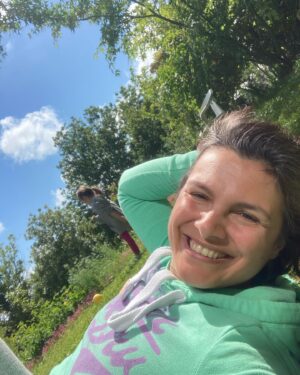 Feride Çetin Instagram - Doğaya yakın kalacağız #simplicity #healthyandhappy #beautyeverywhere #gardeninspiration #familyphotography #trueloveexists #closetonature🍀