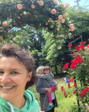 Feride Çetin Instagram - Doğaya yakın kalacağız #simplicity #healthyandhappy #beautyeverywhere #gardeninspiration #familyphotography #trueloveexists #closetonature🍀